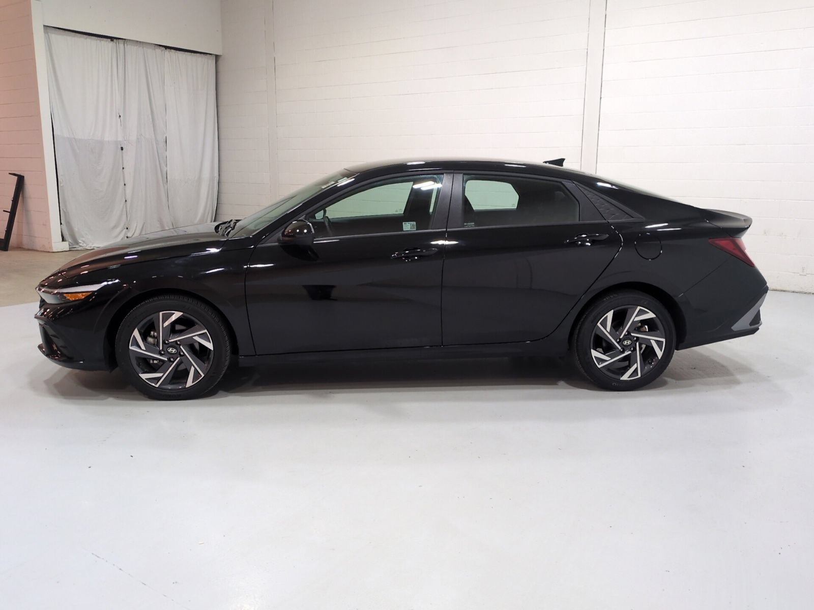 Certified 2025 Hyundai Elantra Sport FWD image 6