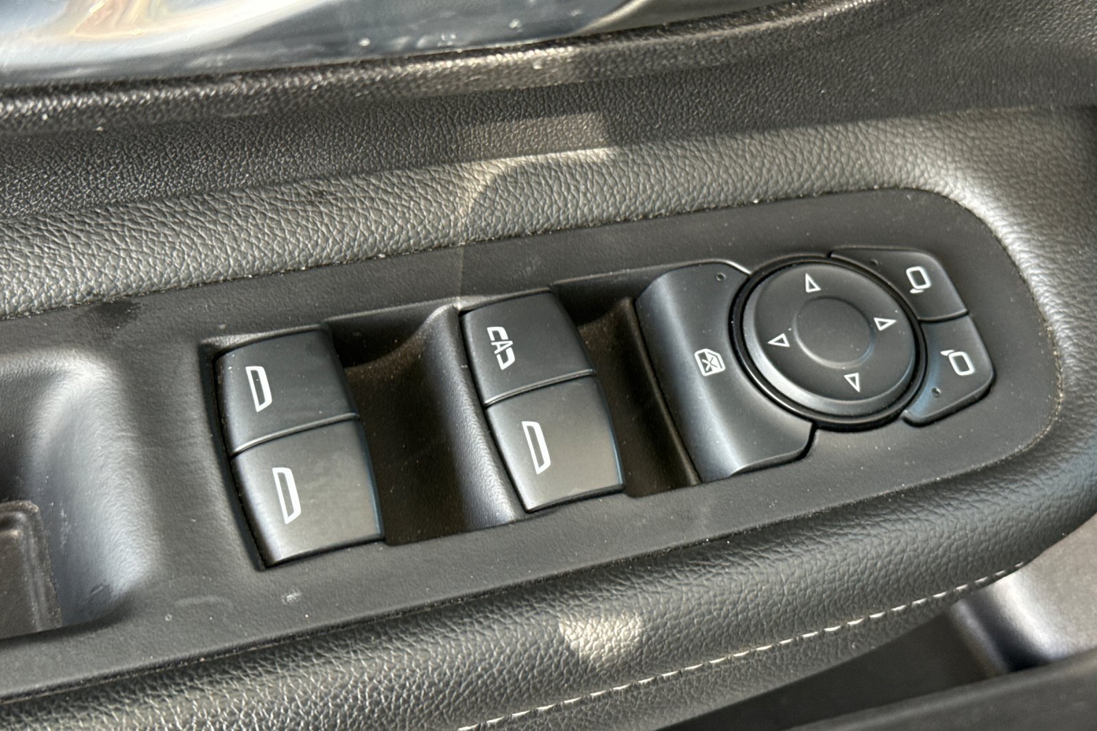 Used 2024 GMC Terrain SLE AWD/4WD image 17
