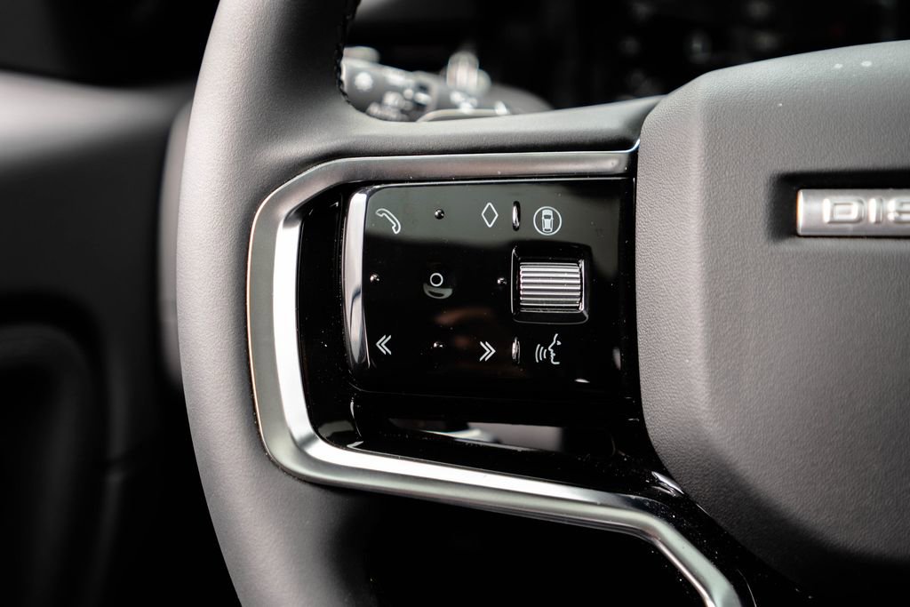 Used 2025 Land Rover Discovery Sport S image 15