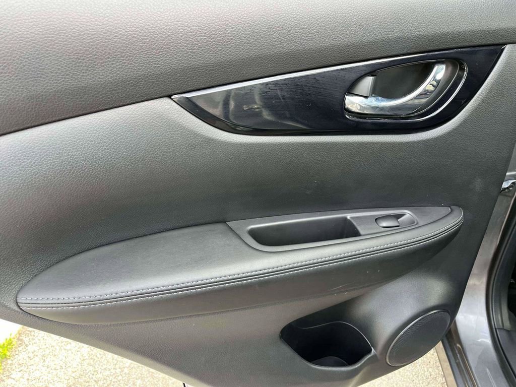 Used 2019 Nissan Rogue Sport SV w/ Technology Package image 5