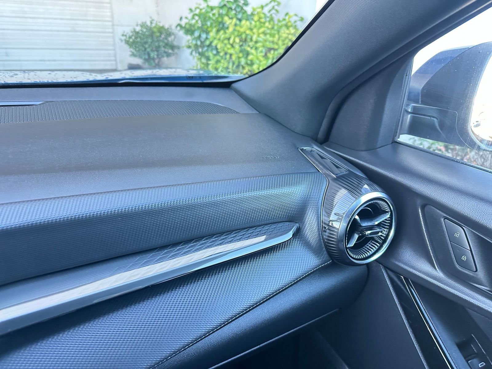 Used 2025 Chevrolet Equinox LT image 35