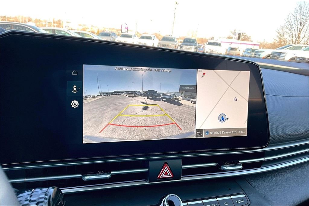 Used 2025 Hyundai Elantra SEL image 21