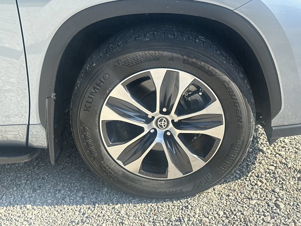 Used 2020 Toyota Highlander XLE AWD/4WD image 12