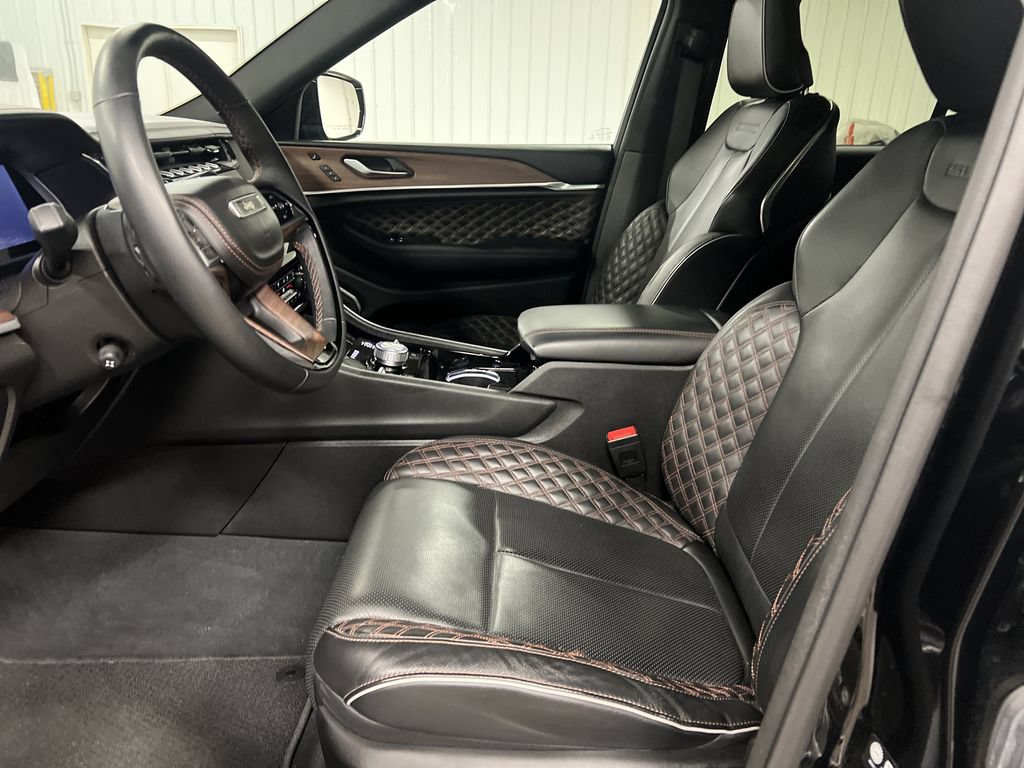Used 2023 Jeep Grand Cherokee Summit AWD/4WD image 13