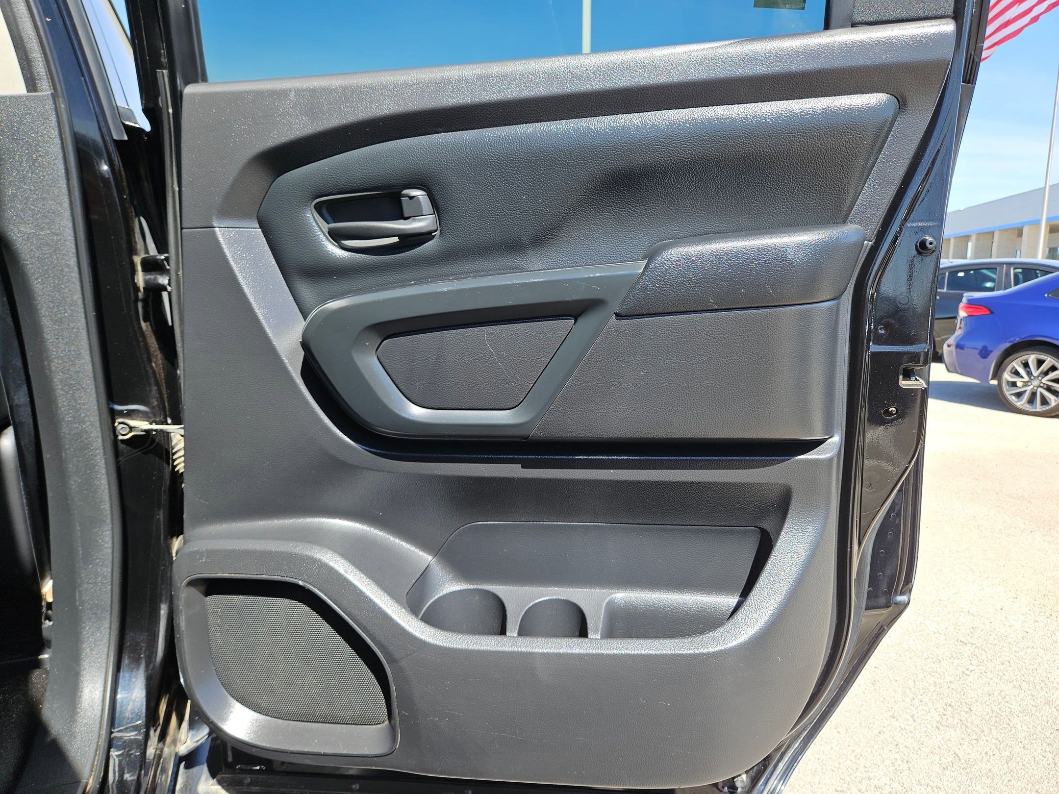 Used 2017 Nissan Titan S image 25