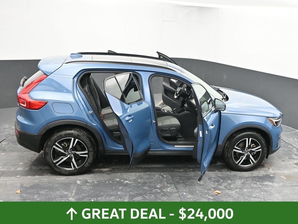 Used 2024 Volvo XC40 B5 Core image 65