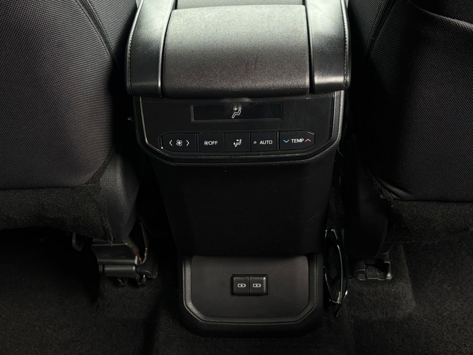 Used 2025 Toyota Highlander LE image 30