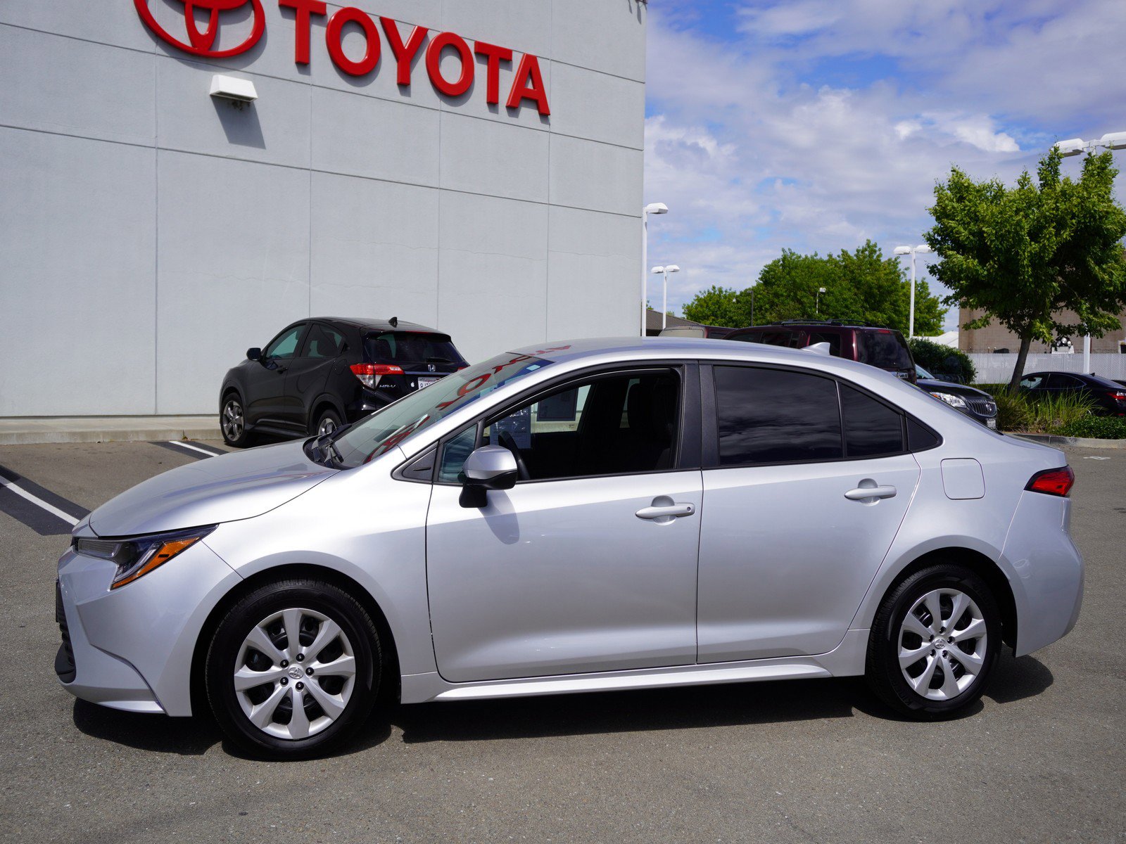 Used 2025 Toyota Corolla LE image 6