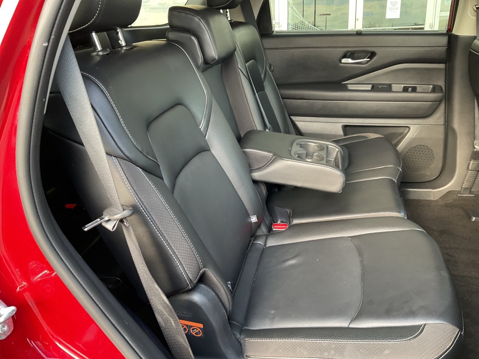 Used 2024 Nissan Pathfinder SL FWD image 41