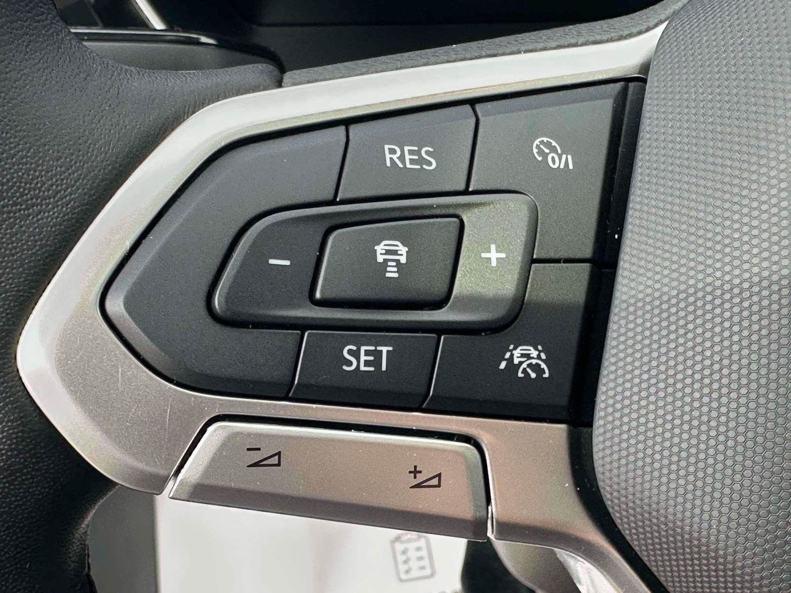 Used 2024 Volkswagen Jetta SE w/ Panoramic Sunroof Package FWD image 20