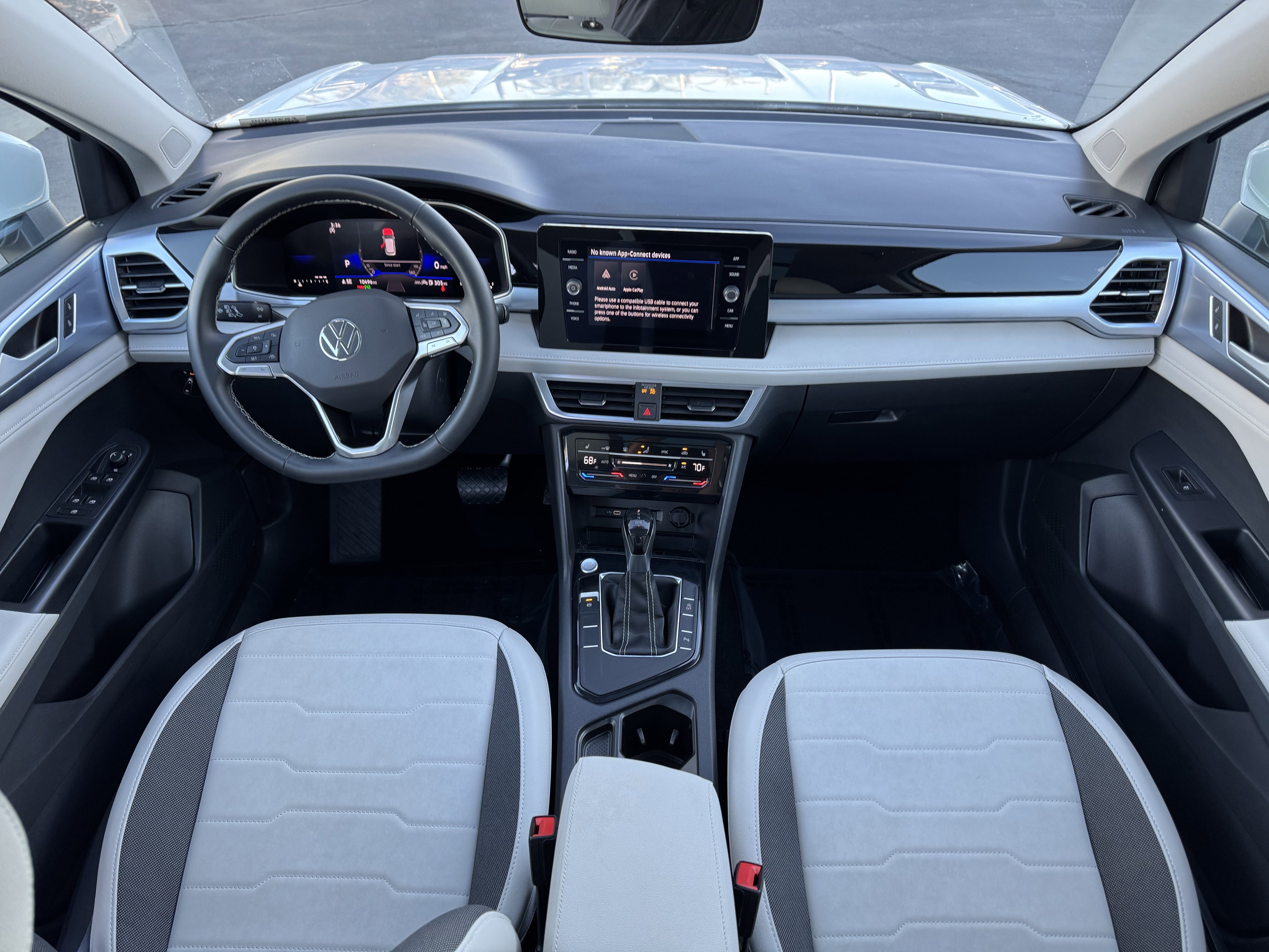 Certified 2025 Volkswagen Taos SE image 32