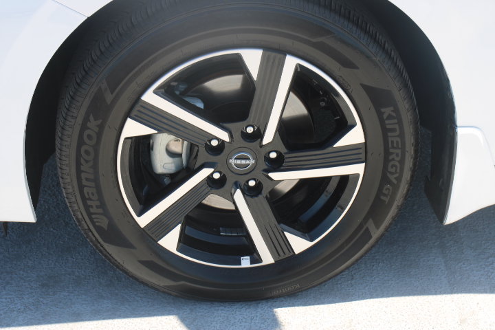 Used 2025 Nissan Sentra SV FWD image 9