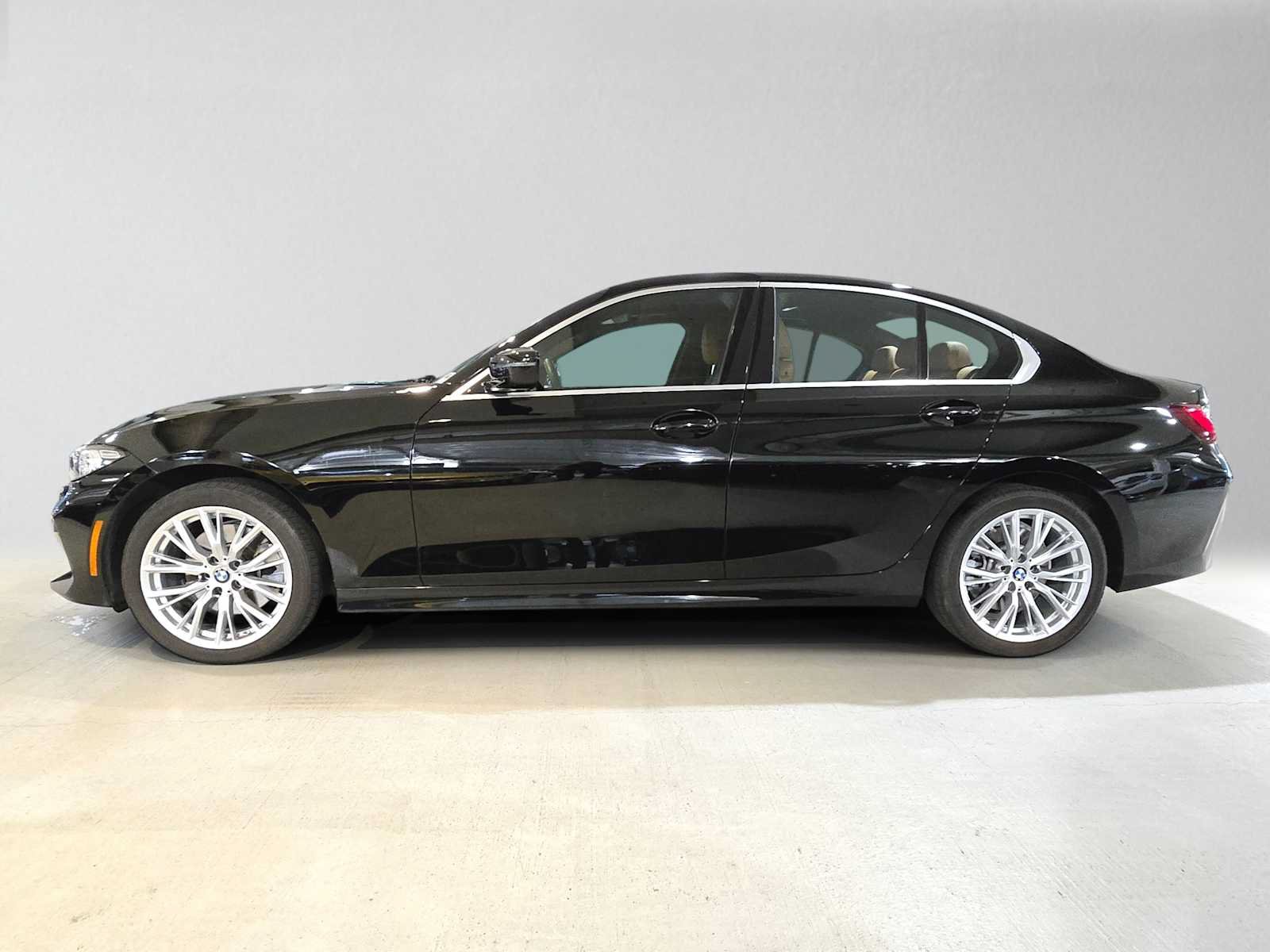 Used 2024 BMW 330i xDrive Sedan w/ Premium Package AWD/4WD image 6