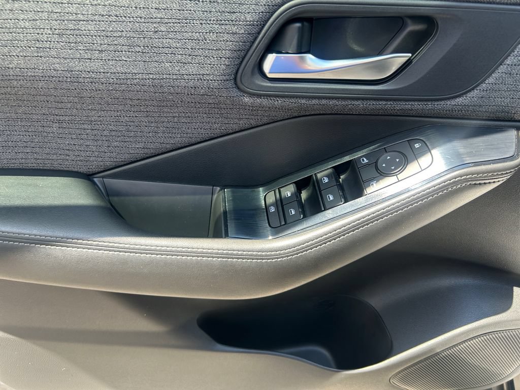 Used 2022 Nissan Rogue SV AWD/4WD image 21