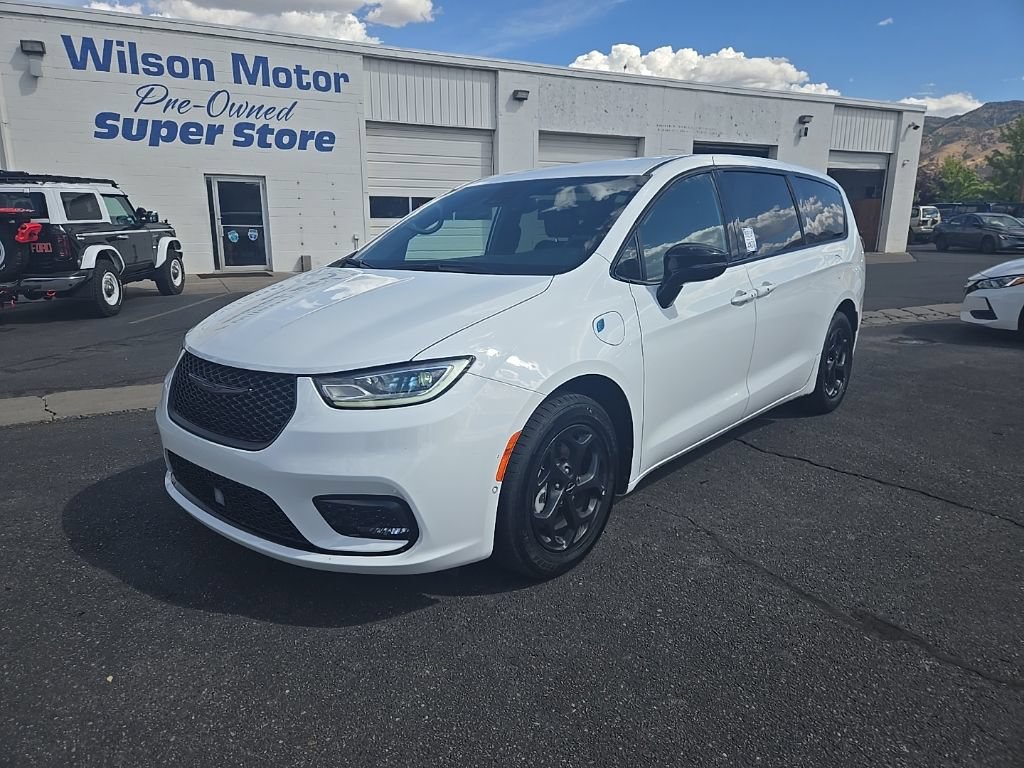 Used 2024 Chrysler Pacifica Limited