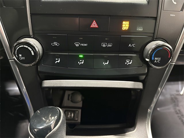 Used 2017 Toyota Camry SE image 25