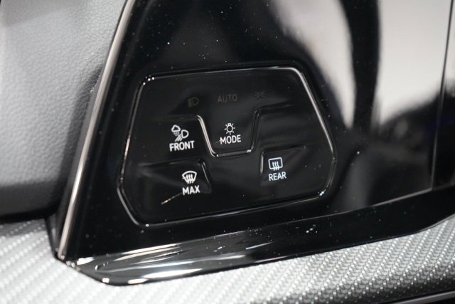 Used 2024 Volkswagen Golf R image 23