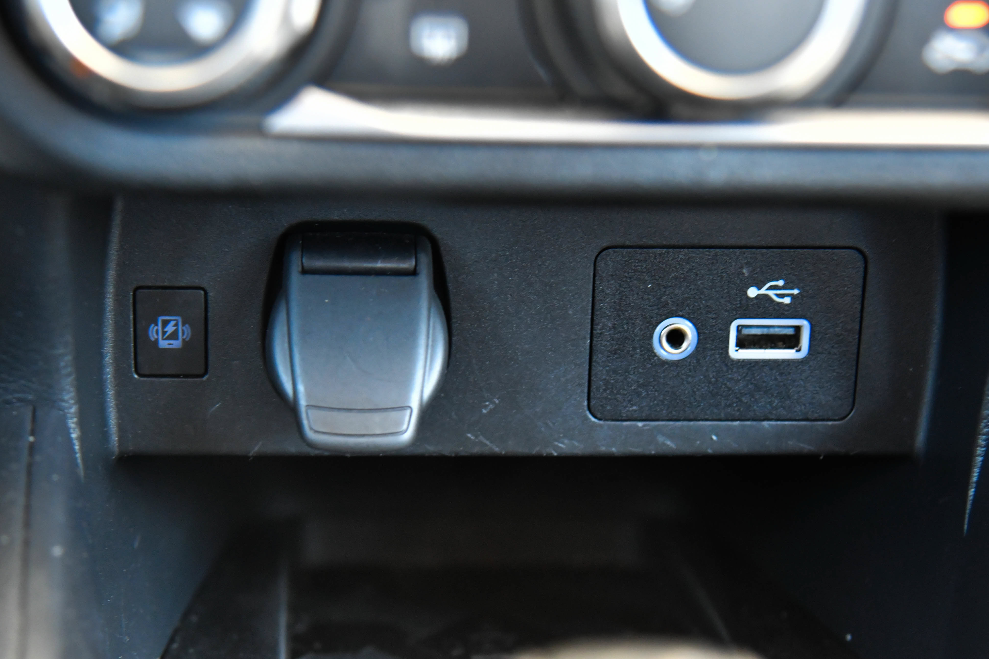 Used 2025 Nissan Versa SV FWD image 21