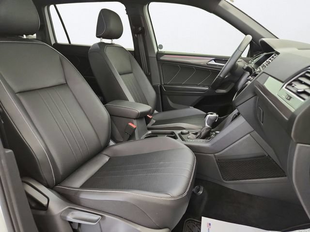 Used 2024 Volkswagen Tiguan SE R-Line AWD/4WD image 27