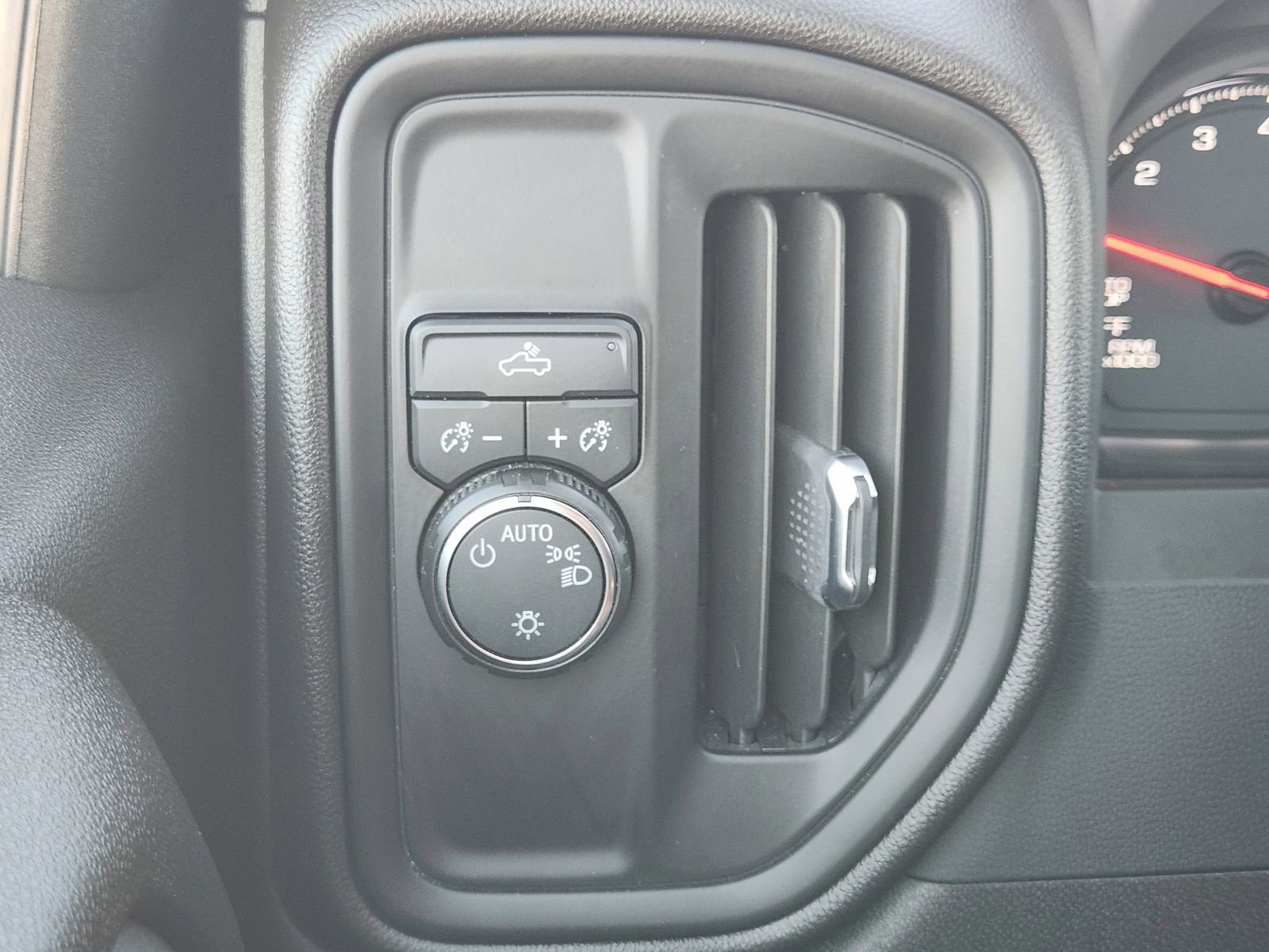 Used 2024 Chevrolet Silverado 1500 Custom w/ Dark Appearance Package image 24