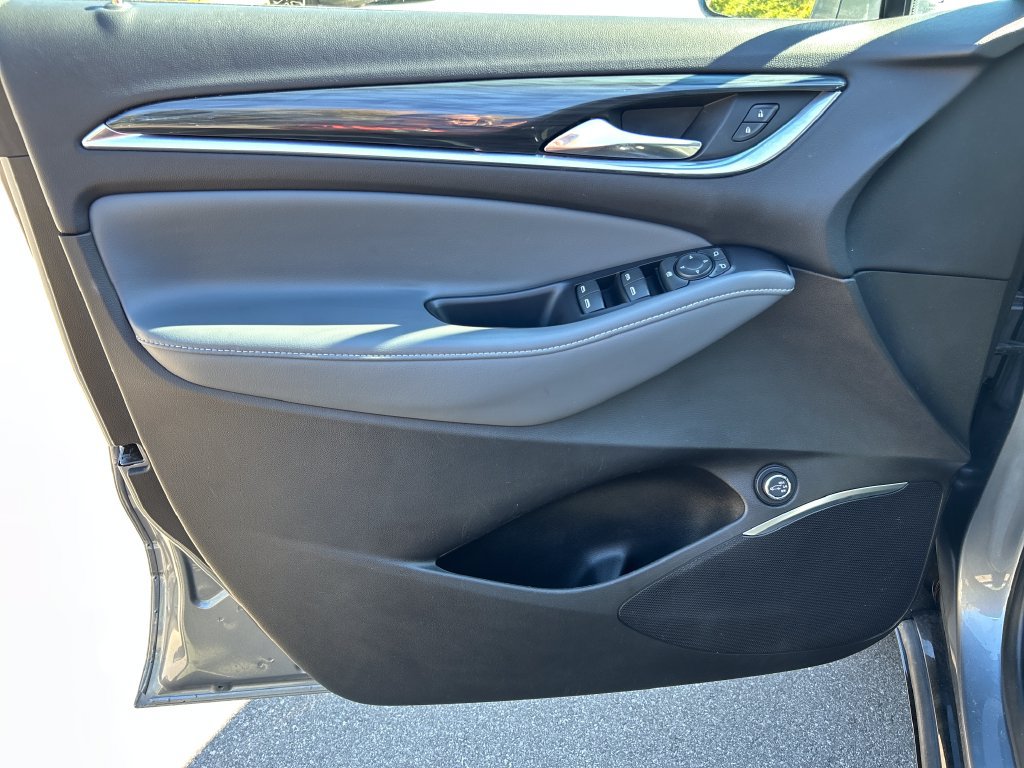 Used 2020 Buick Enclave Essence FWD image 18