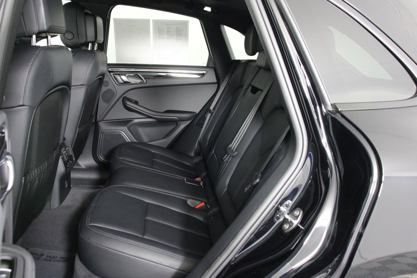 Certified 2025 Porsche Macan image 33