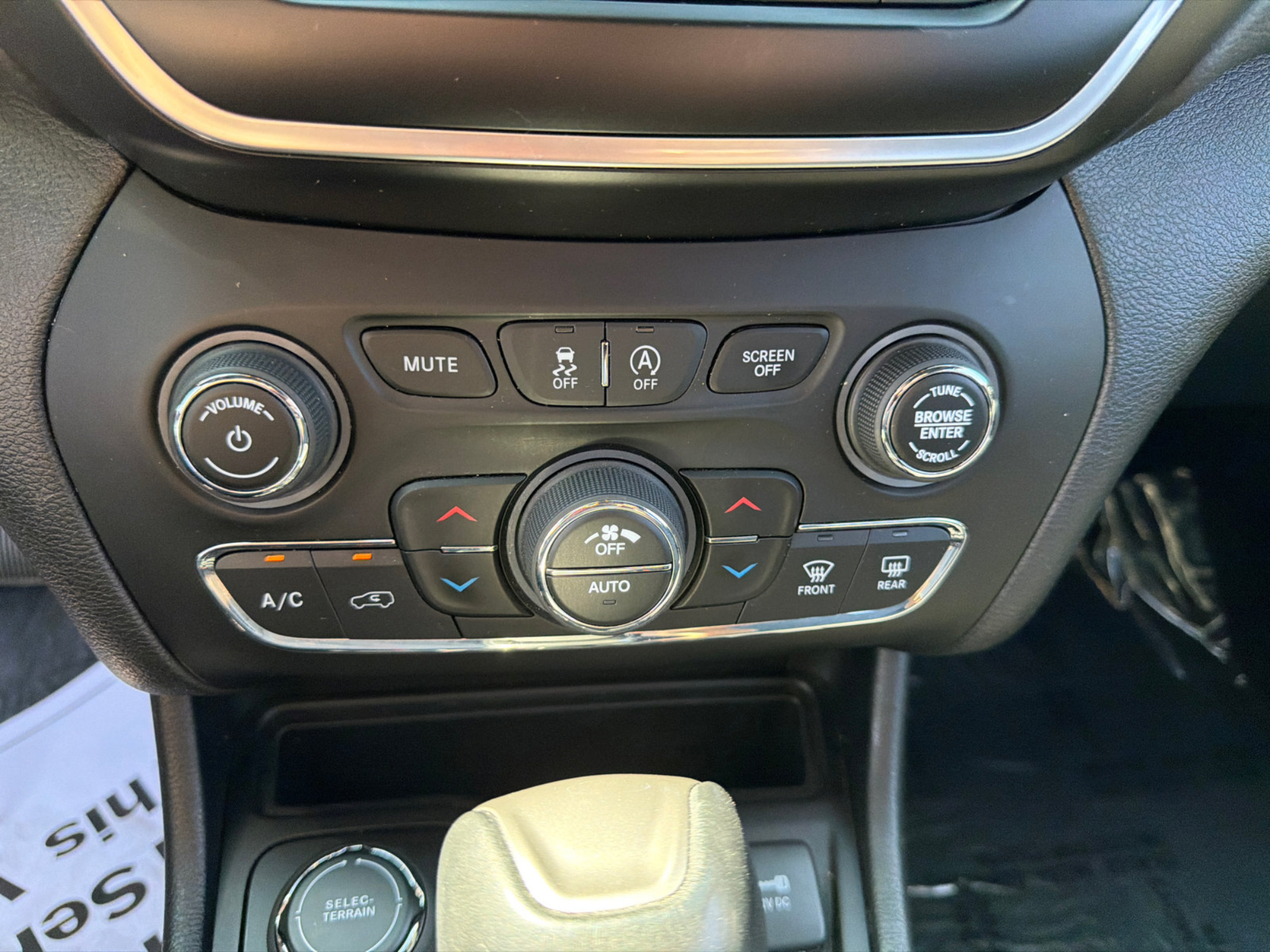 Used 2021 Jeep Cherokee Latitude Lux 80th Anniv w/ Quick Order Package 2YU 80th AWD/4WD image 26