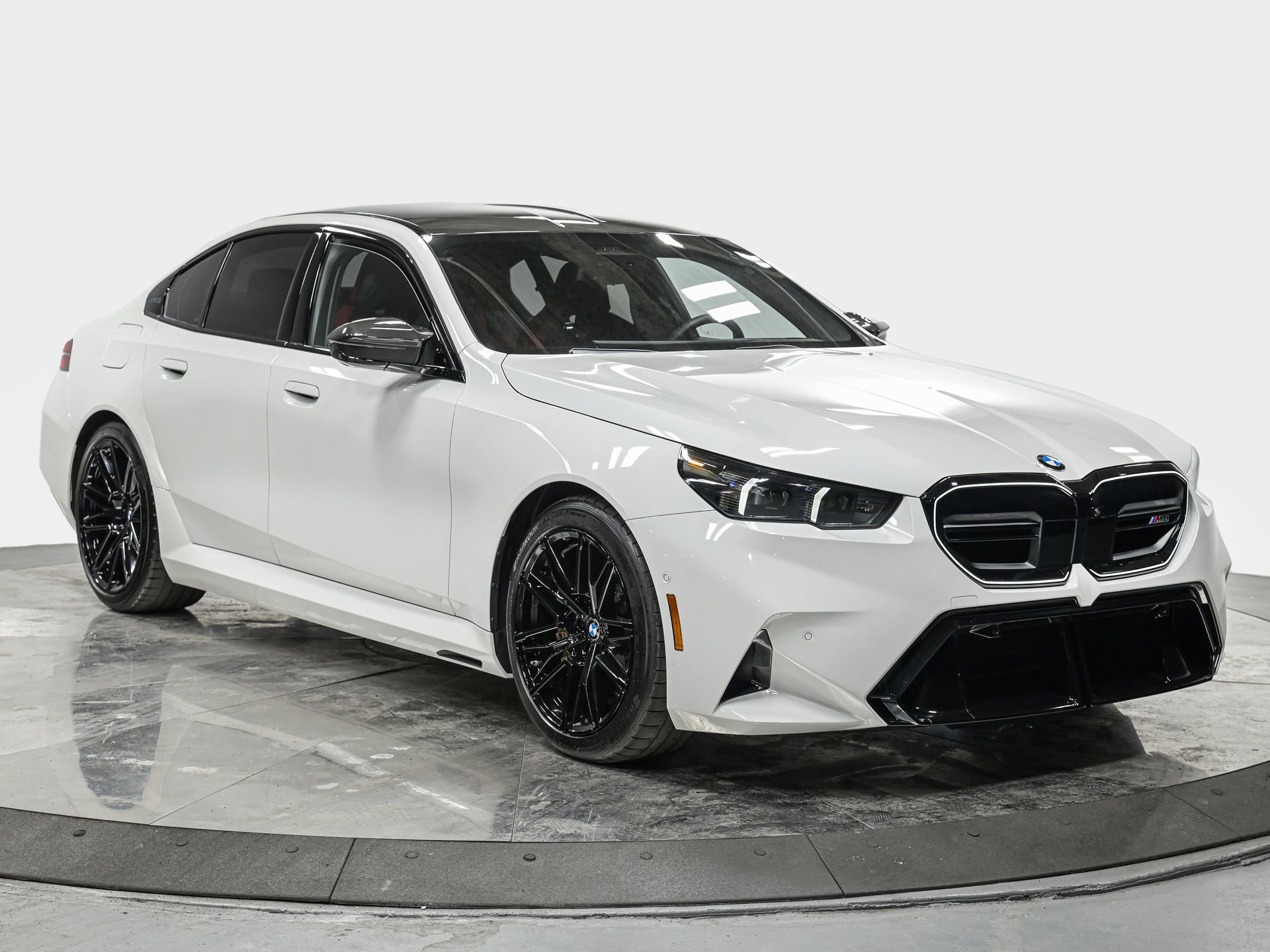 Used 2025 BMW M5 w/ Carbon Package image 9