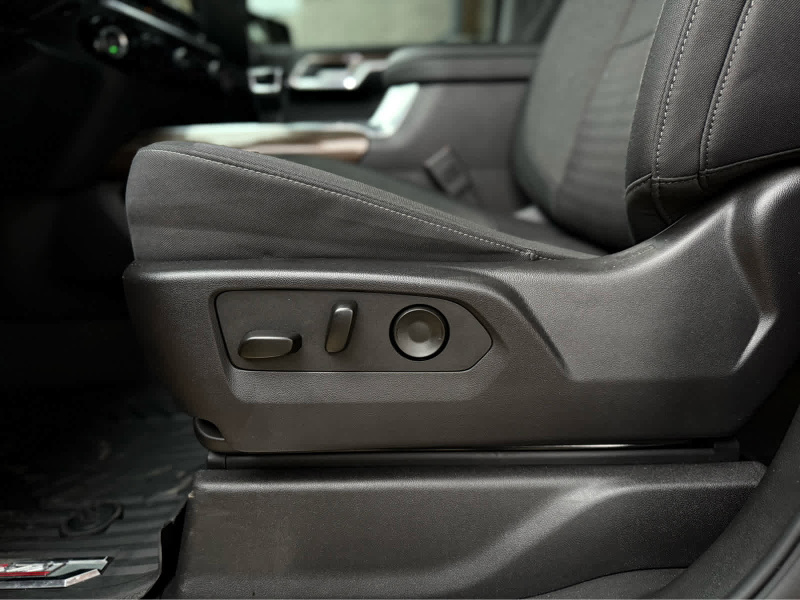 Certified 2025 Chevrolet Silverado 1500 LT Trail Boss w/ Convenience Package II image 16