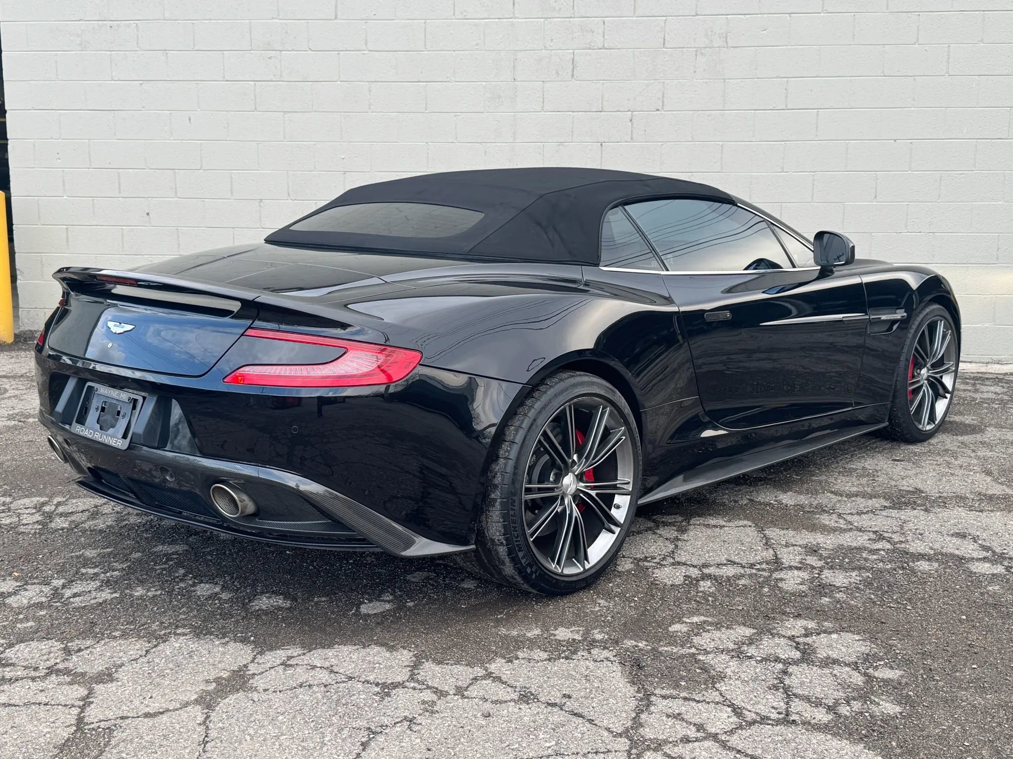 Used 2014 Aston Martin Vanquish Volante RWD image 9