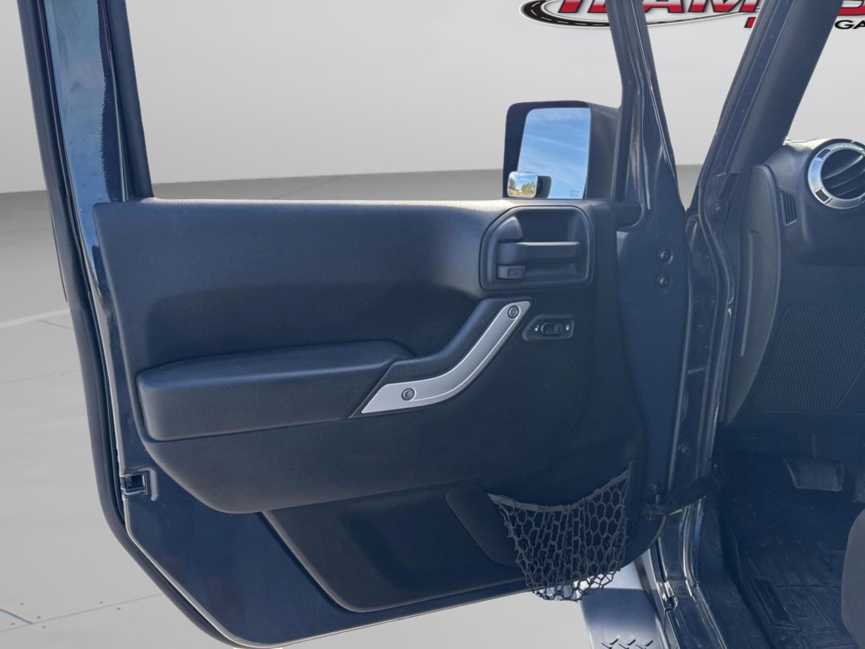 Used 2017 Jeep Wrangler Unlimited Sahara w/ Connectivity Group image 26