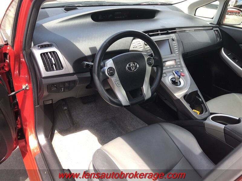 Used 2013 Toyota Prius Four w/ Deluxe Solar Roof Pkg FWD image 10