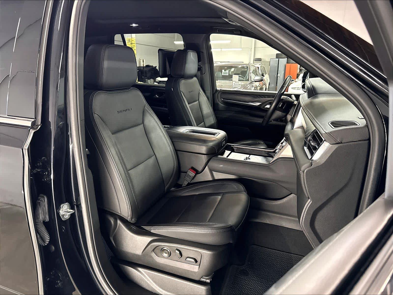 Used 2024 GMC Yukon Denali w/ Max Trailering Package AWD/4WD image 10