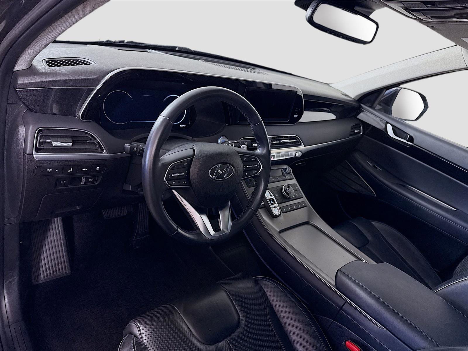 Used 2021 Hyundai Palisade Limited FWD image 3