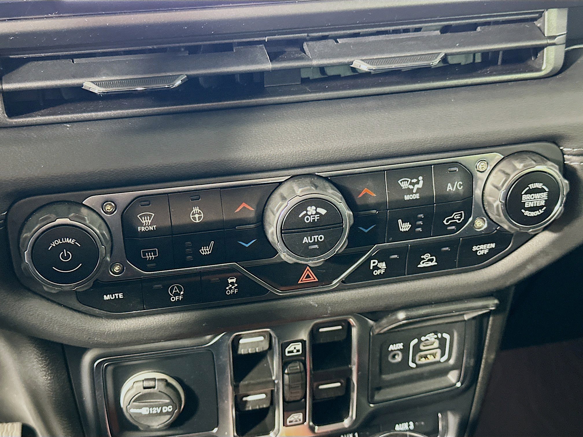 Used 2024 Jeep Wrangler Sahara w/ Technology Group image 24