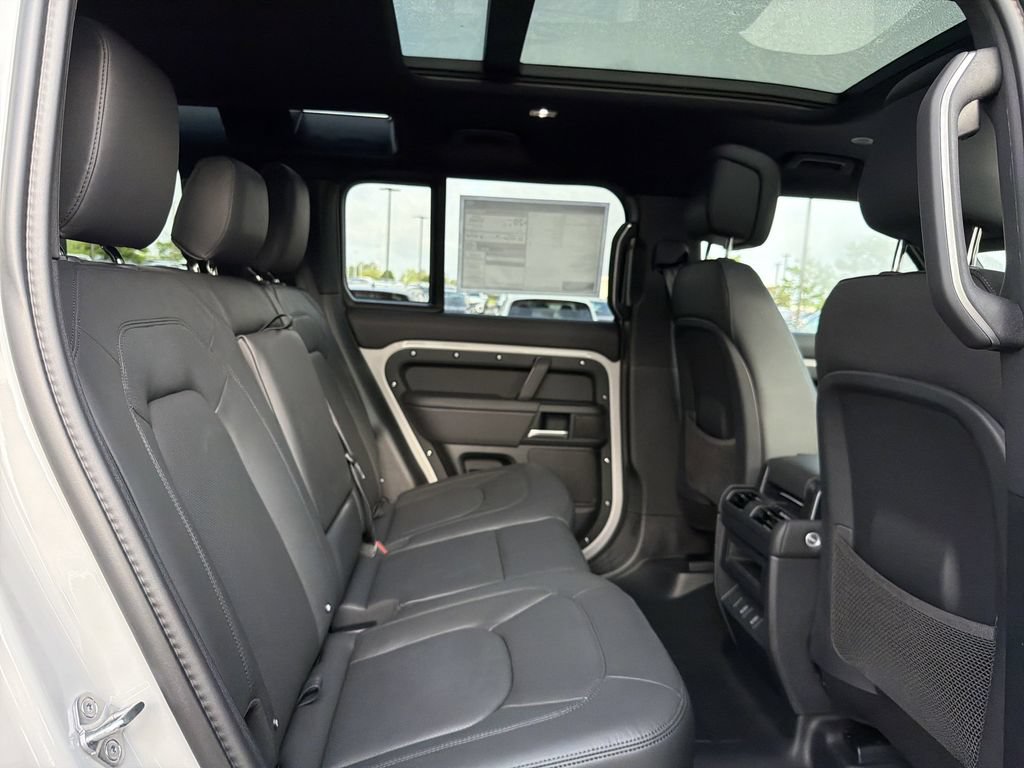 New 2026 Land Rover Defender 110 X-Dynamic SE AWD/4WD image 14
