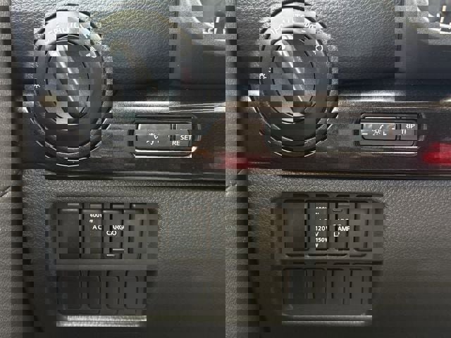 Used 2019 Nissan Titan SV w/ SV Convenience Package AWD/4WD image 23