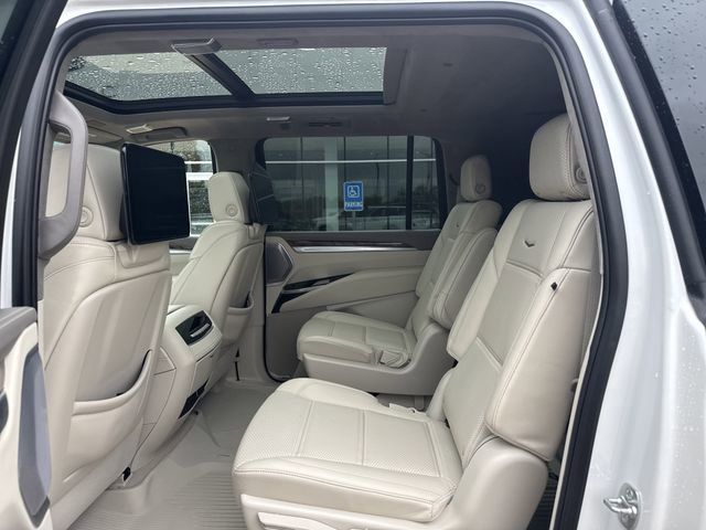 Certified 2025 Cadillac Escalade ESV Sport Platinum w/ LPO, Floor Liner Package AWD/4WD image 10