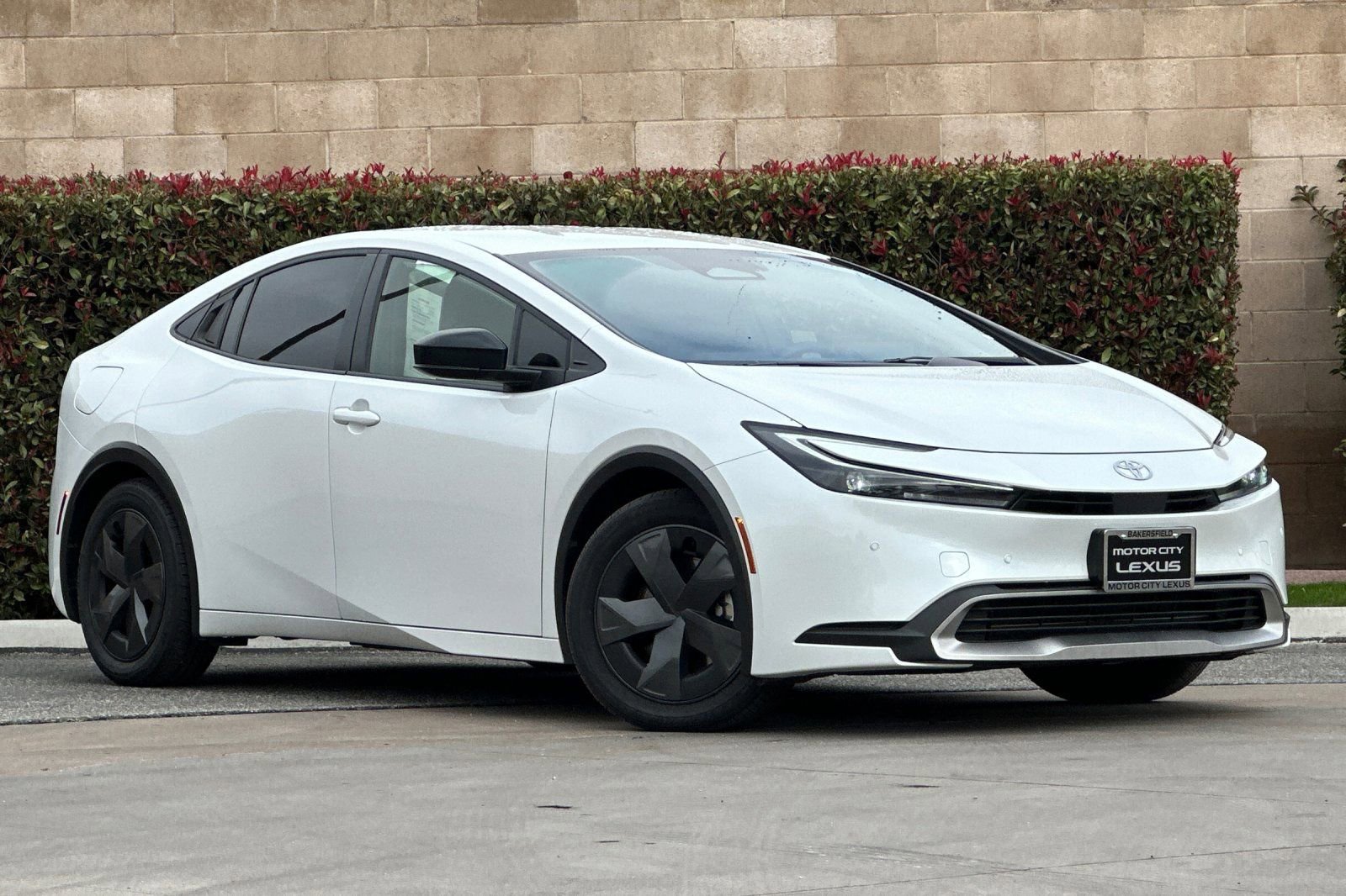 Used 2024 Toyota Prius Prime SE image 2