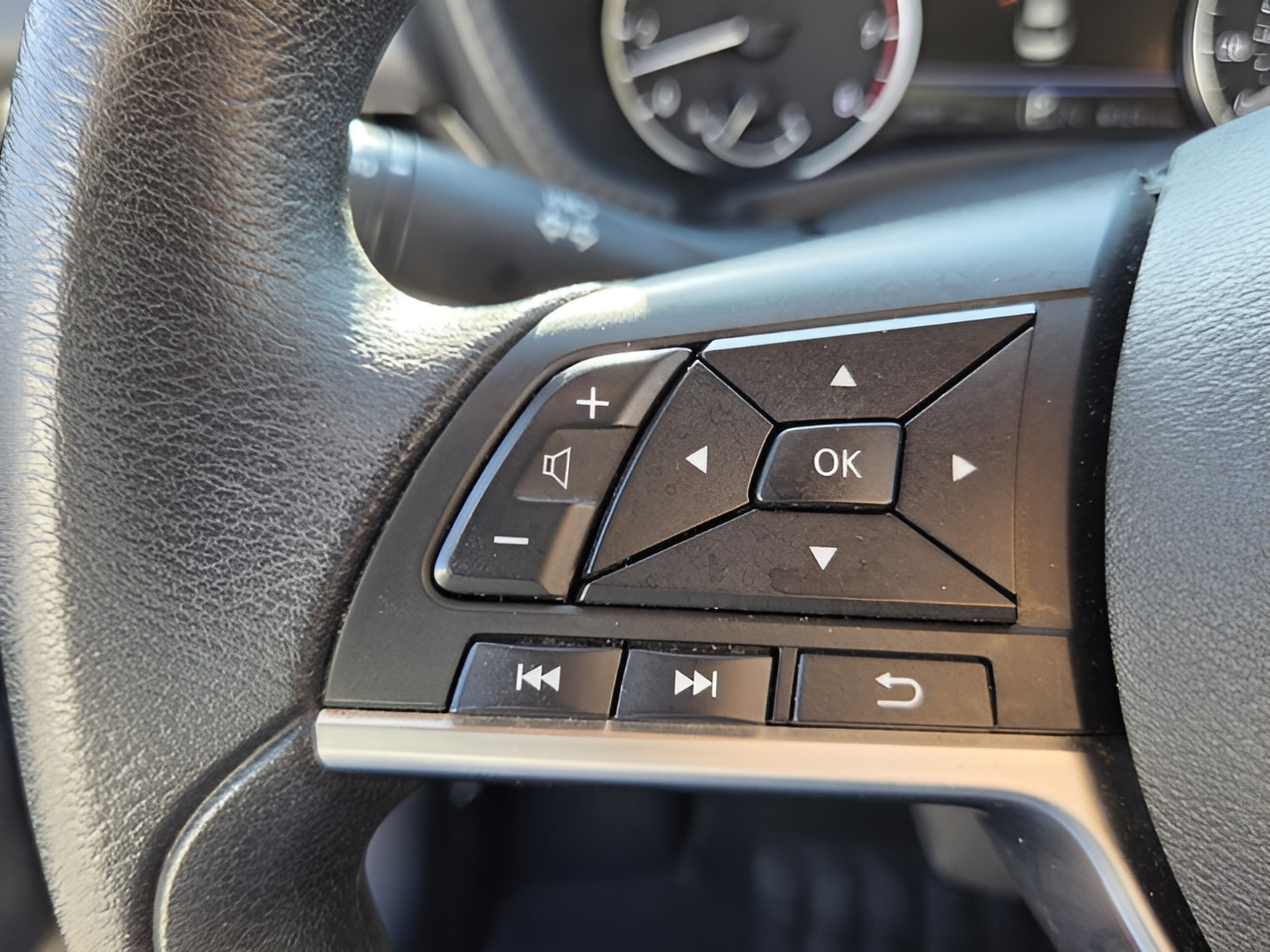Used 2024 Nissan Sentra SV FWD image 24