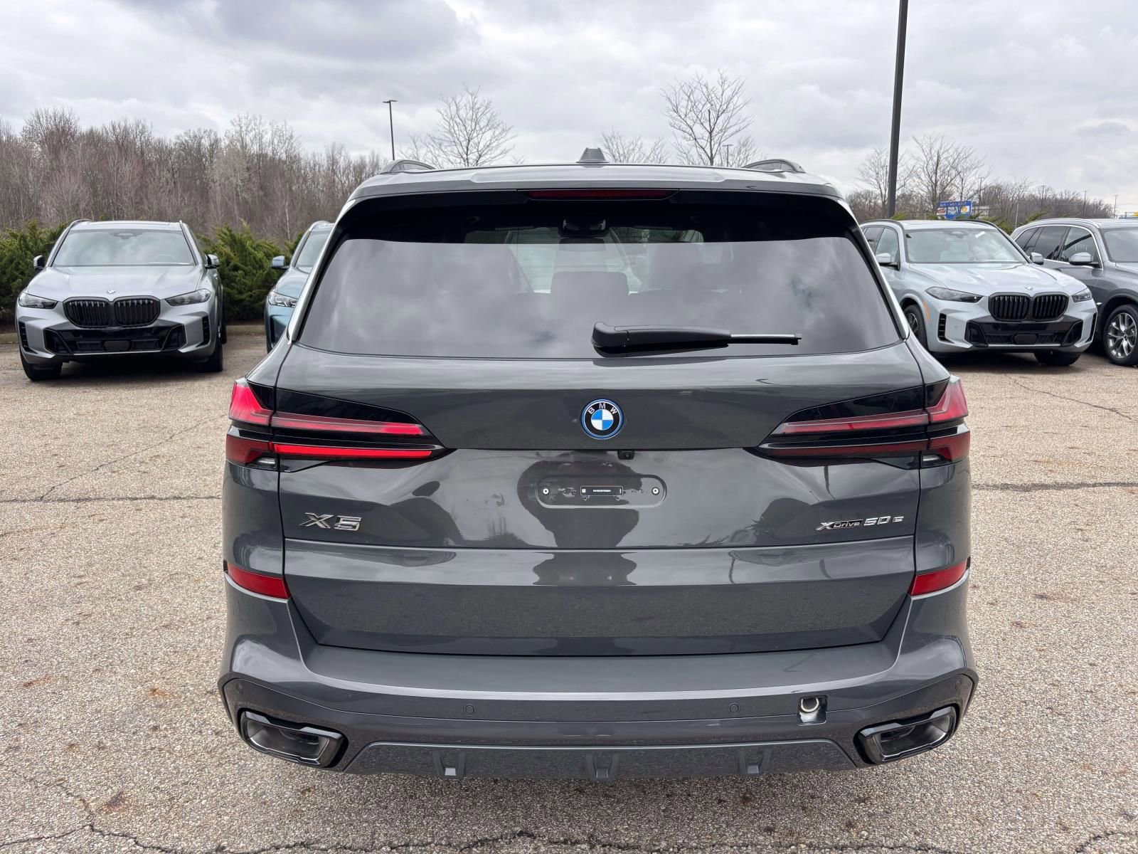 New 2026 BMW X5 xDrive50e image 6