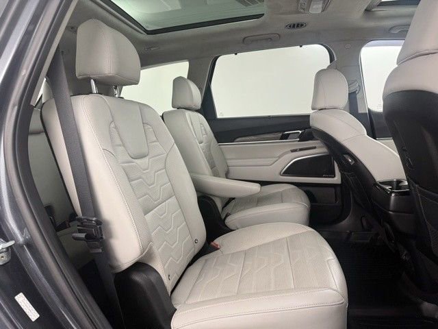 Used 2022 Kia Telluride SX w/ SX Prestige Package image 12