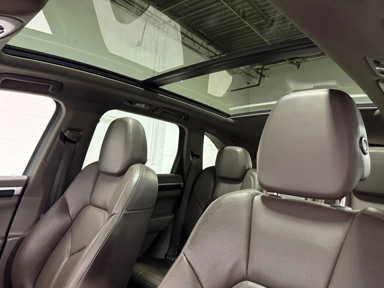 Used 2016 Porsche Cayenne image 16