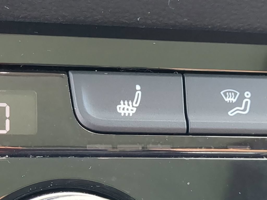 Certified 2023 Volkswagen Taos SEL AWD/4WD image 26