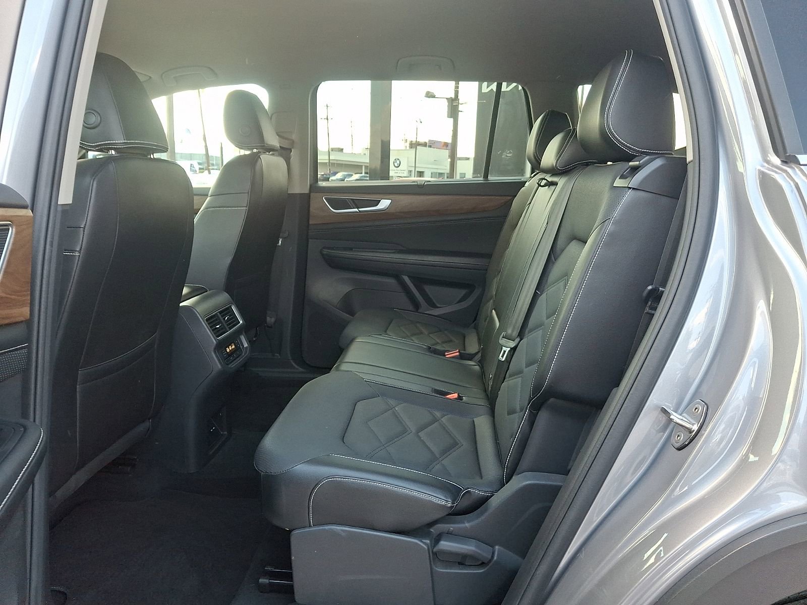 Used 2024 Volkswagen Atlas SE AWD/4WD image 10