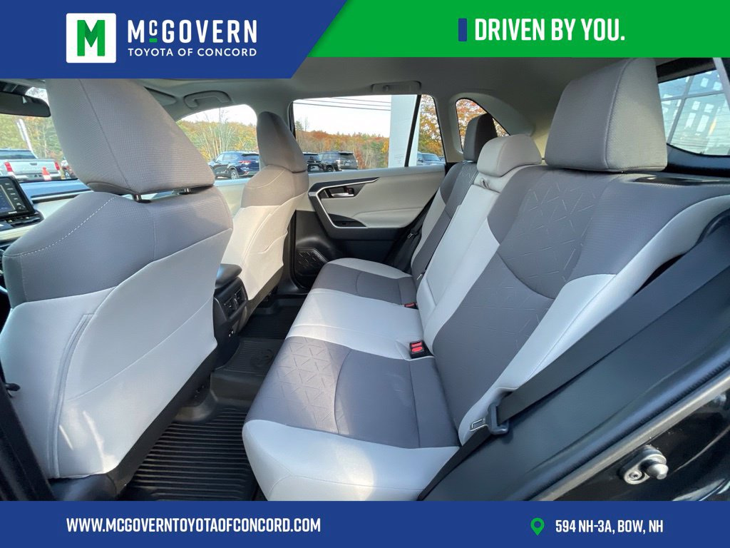 Used 2021 Toyota RAV4 XLE w/ Convenience Package AWD/4WD image 16