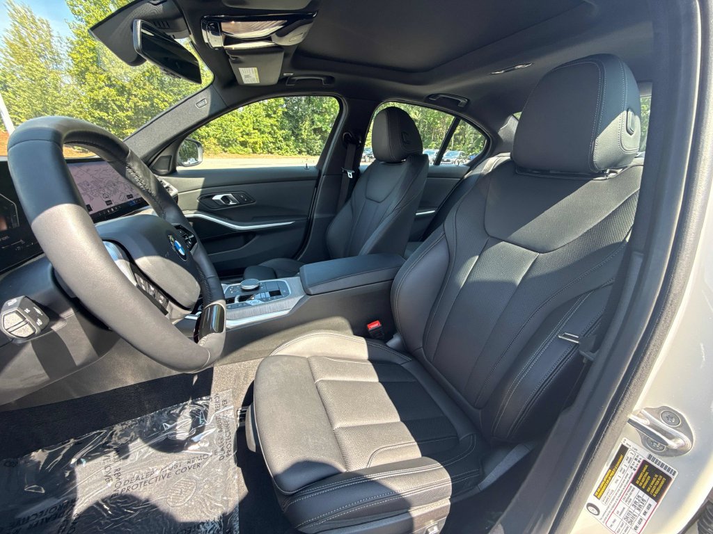 Used 2025 BMW 330i Sedan RWD image 11