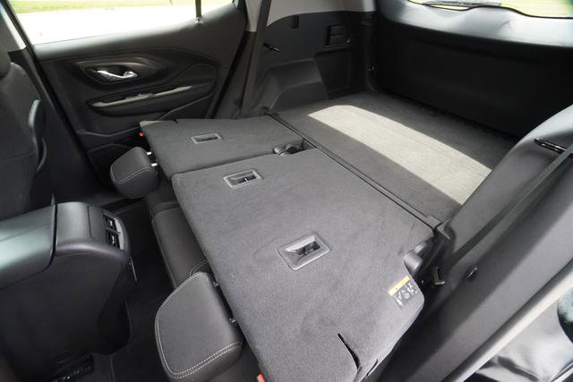 Used 2023 GMC Terrain SLE w/ Driver Convenience Package FWD image 30