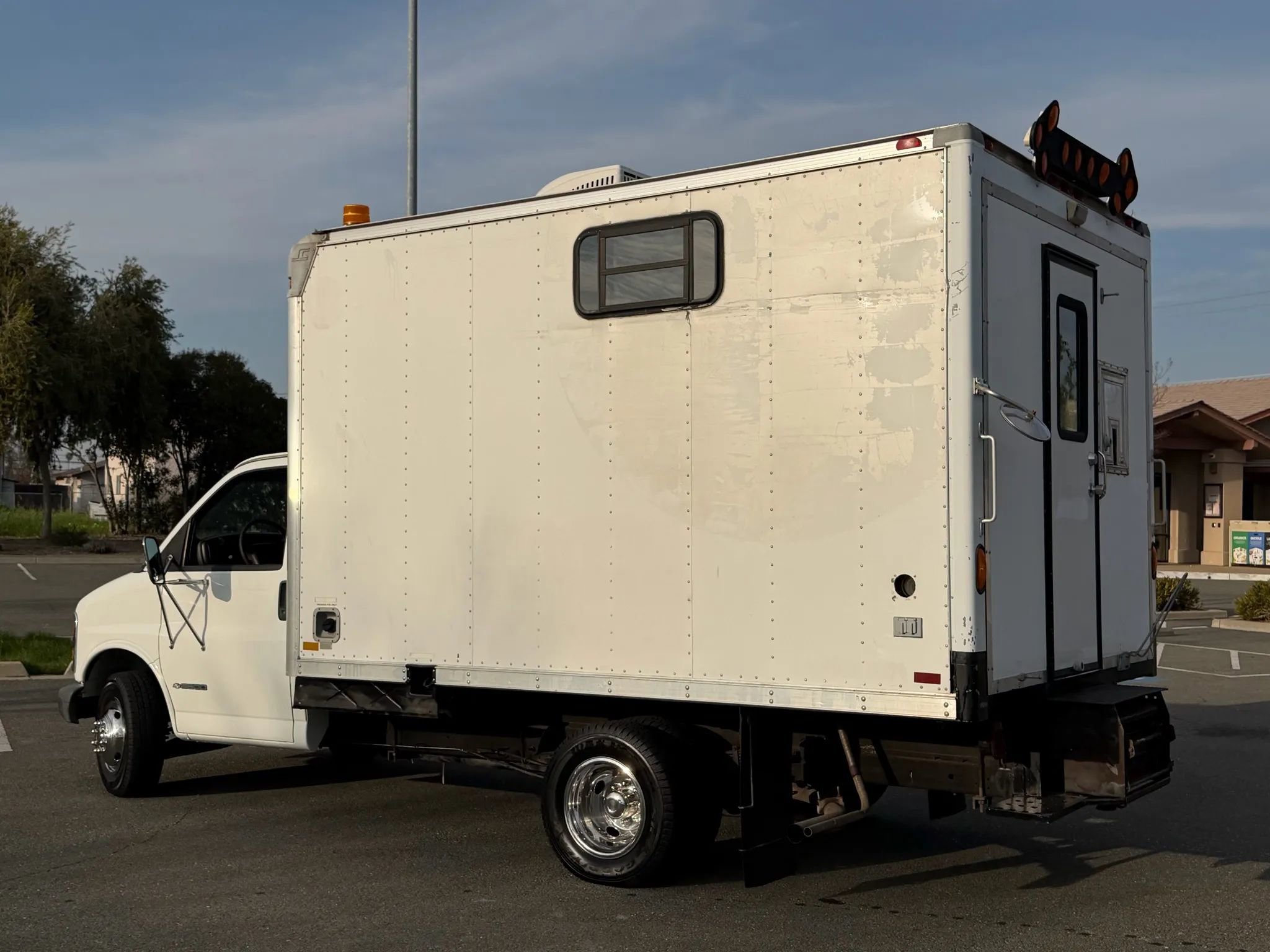 Used 2002 Chevrolet Express 3500 w/ Appearance Pkg image 6