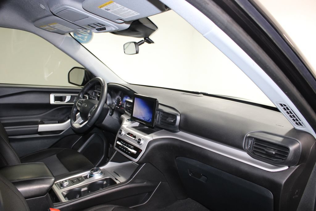 Used 2023 Ford Explorer XLT AWD/4WD image 29